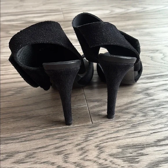 Pedro Garcia Black Sandals with Chunky Heel and Crisscross Straps - Picture 4 of 16